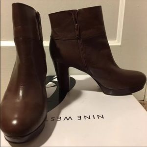 EUC brown leather boots